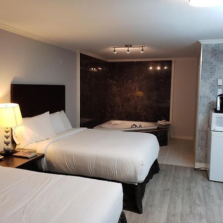Regency Inn & Suites Cornwall Exteriér fotografie