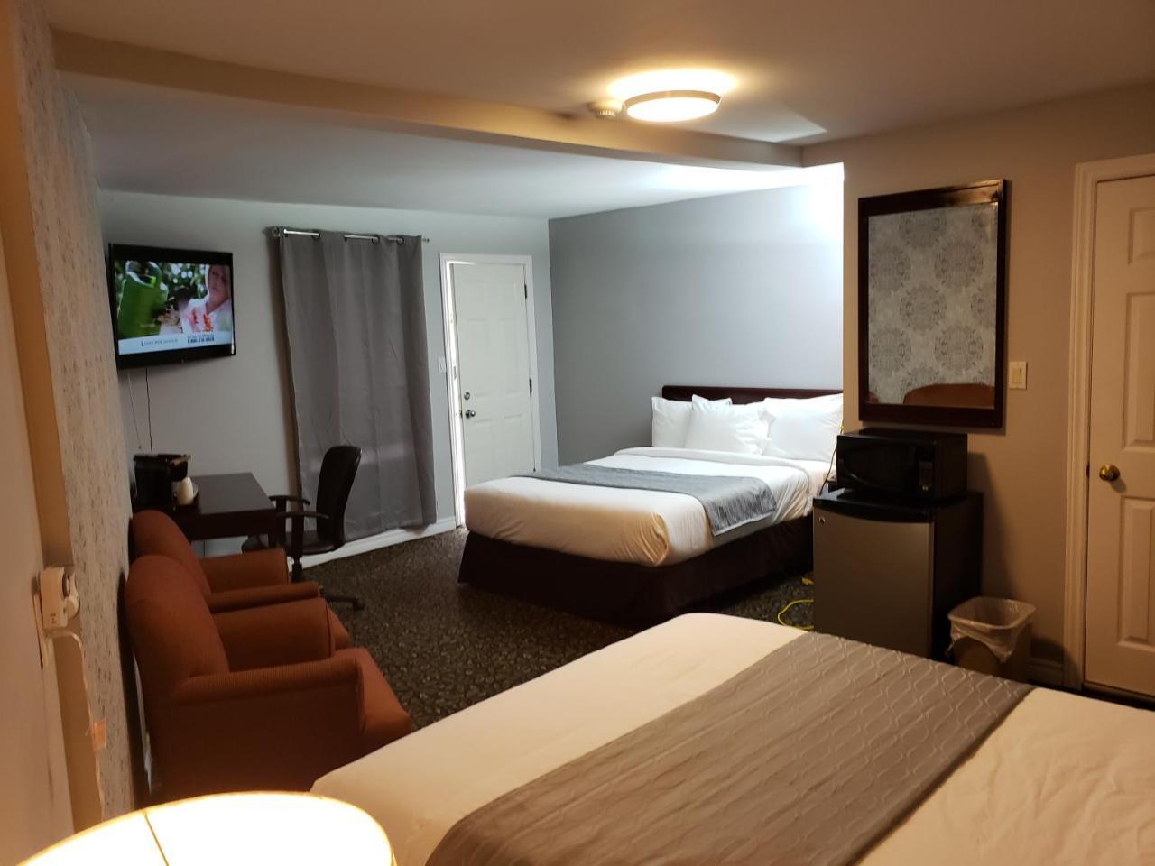 Regency Inn & Suites Cornwall Exteriér fotografie