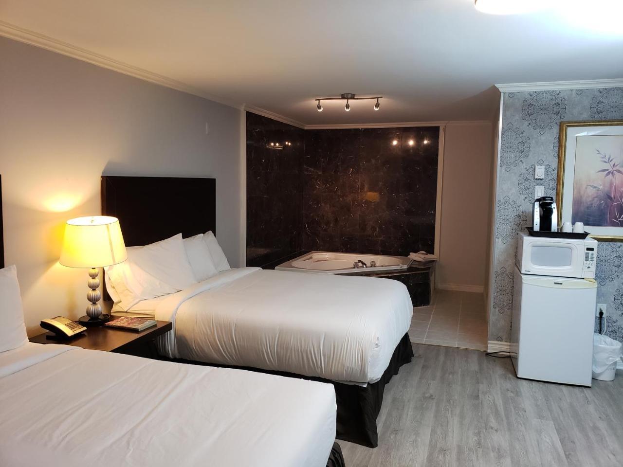 Regency Inn & Suites Cornwall Exteriér fotografie