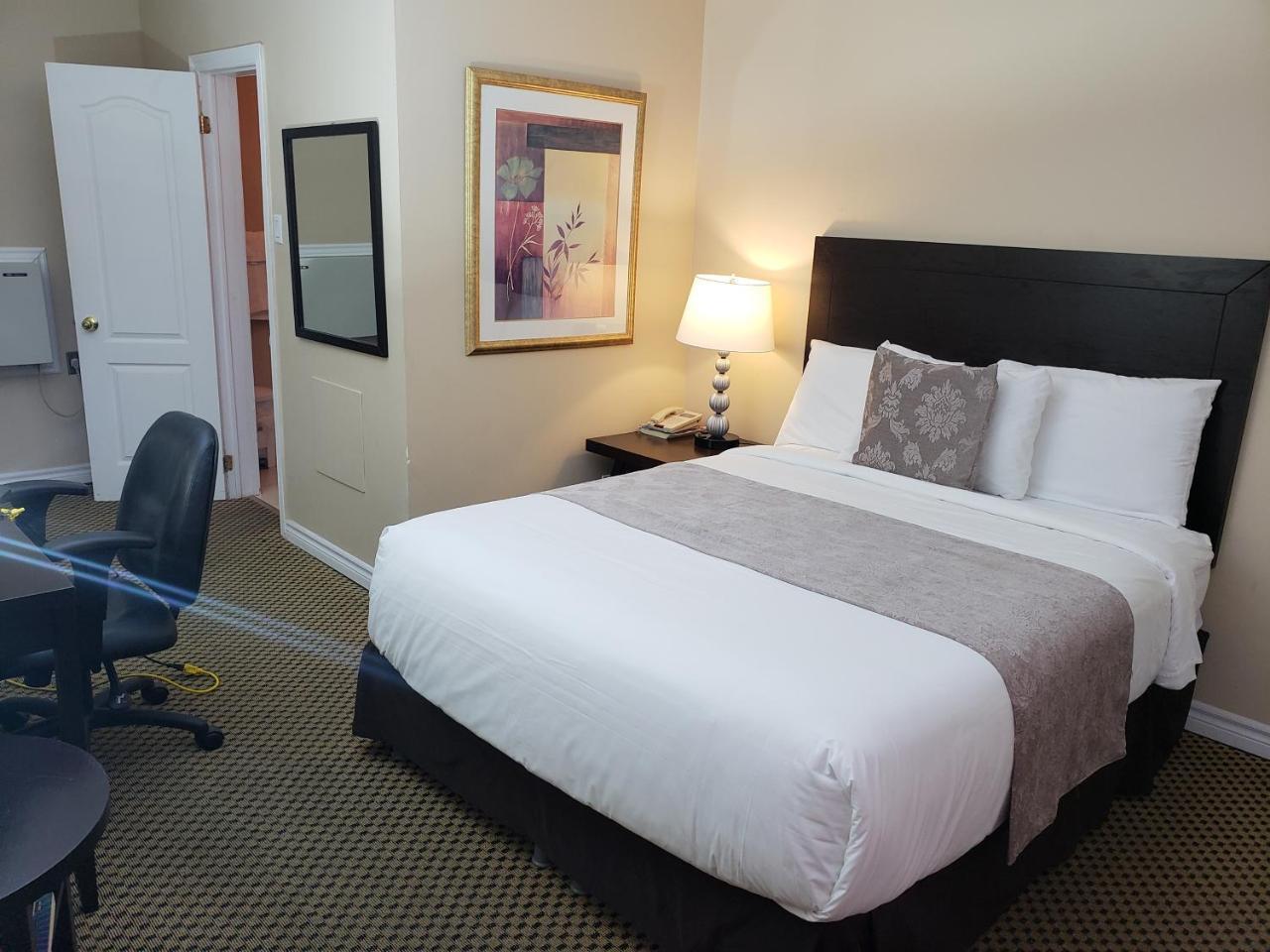 Regency Inn & Suites Cornwall Exteriér fotografie