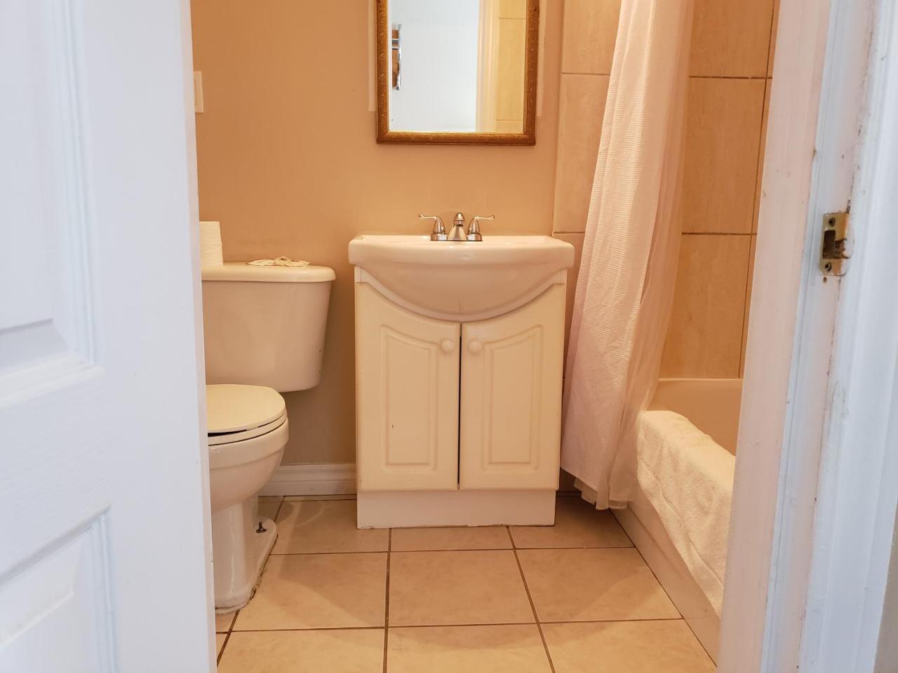 Regency Inn & Suites Cornwall Exteriér fotografie