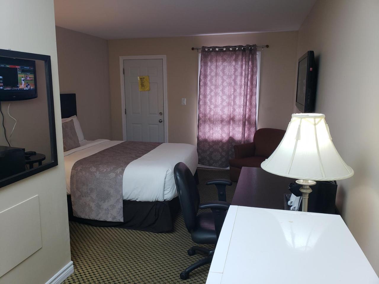 Regency Inn & Suites Cornwall Exteriér fotografie
