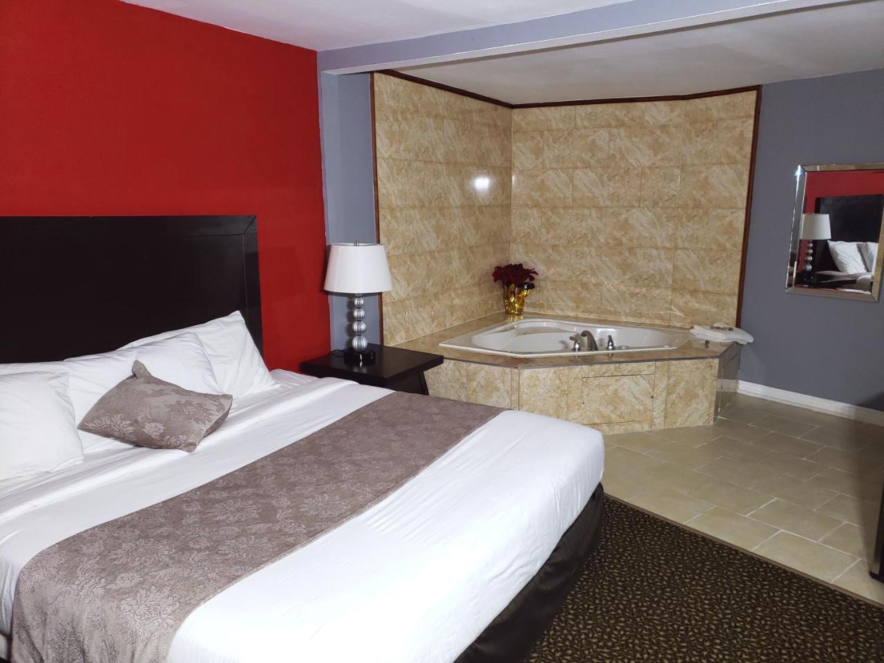 Regency Inn & Suites Cornwall Exteriér fotografie