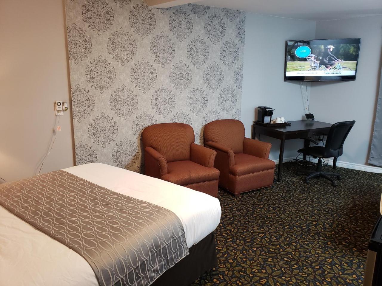 Regency Inn & Suites Cornwall Exteriér fotografie
